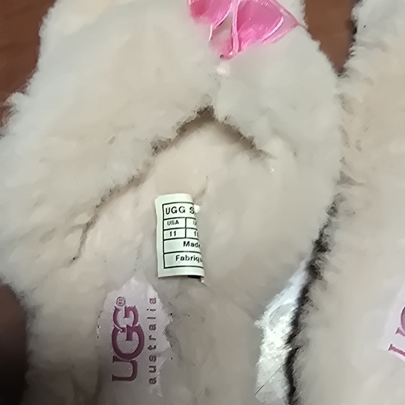 UGG Girl's Pink Sheepskin Thong Slippers Size 11 - Picture 2 of 3